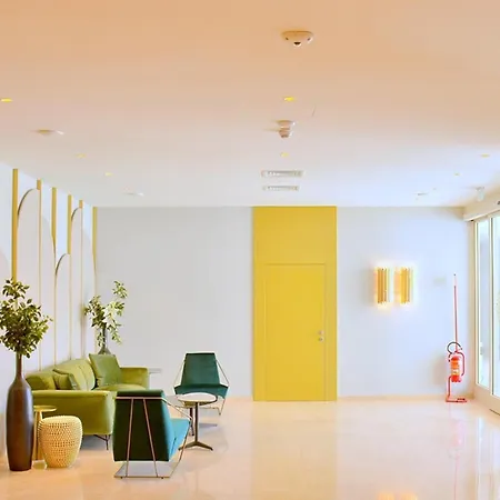 Peaceful Flat Next To The With Balcony Apartamento *