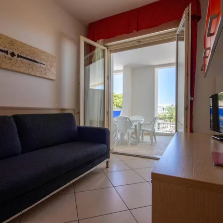 Peaceful Flat Next To The With Balcony Apartamento *